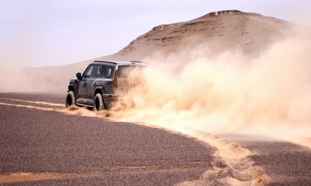 華為靳玉志與猛士曹東杰新疆夏測 猛士M817定義“智能越野”新標桿